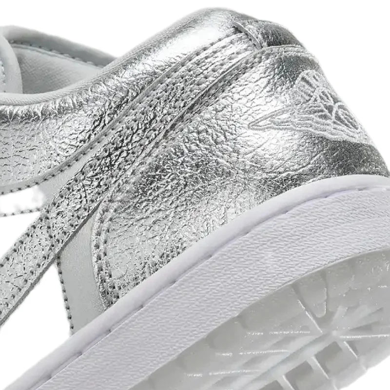 Air Jordan 1 Low se Metallic Silver