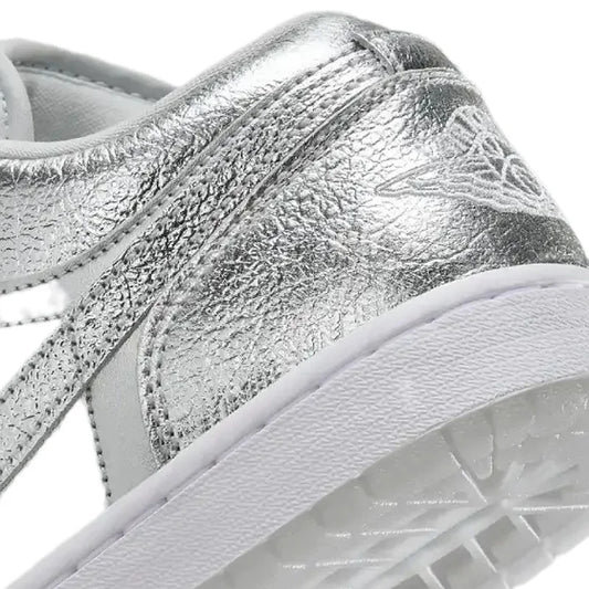 Air Jordan 1 Low se Metallic Silver